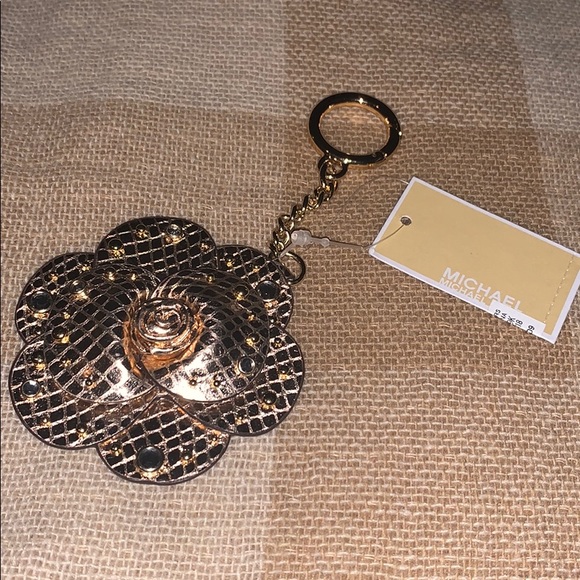 Michael Kors Accessories - NWT 💯 MK ROSE FLOWER KEY CHARM